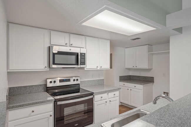 Kitchen - Copper Hill Apartments