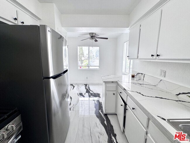 Building Photo - 1630 W 104th St