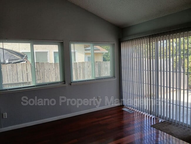Building Photo - 400 Mokelumne Dr