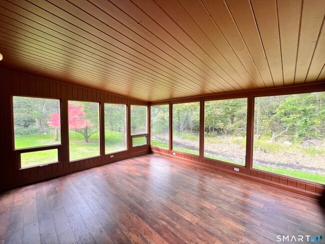 Building Photo - 267 Thunder Hill Dr