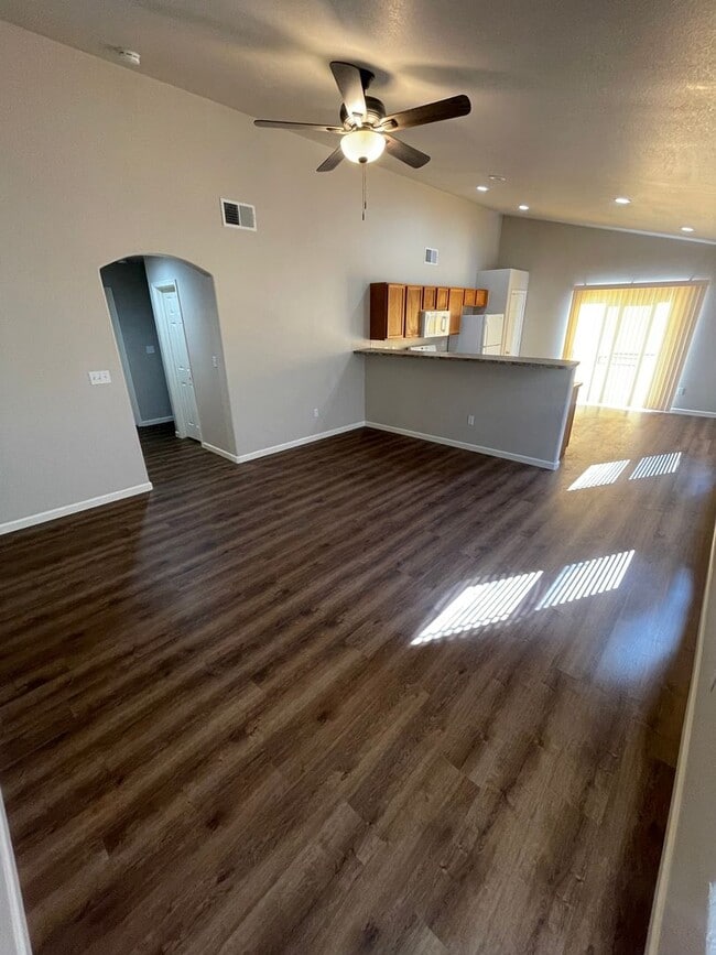 Building Photo - Gorgeous 3 Bedroom / 2 Bathroom Home in Las Colinas