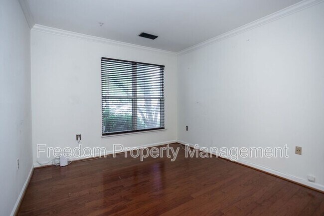 Building Photo - 2204 Westcourt Ln