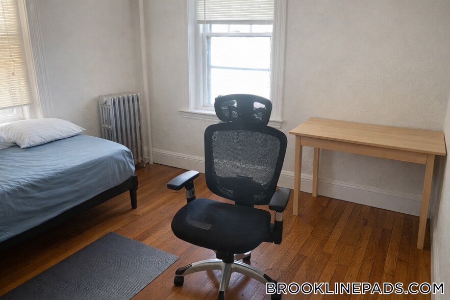 Building Photo - 9 James St