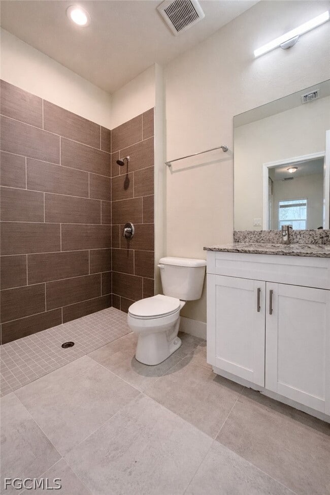 Building Photo - 3303 SW 8th Pl