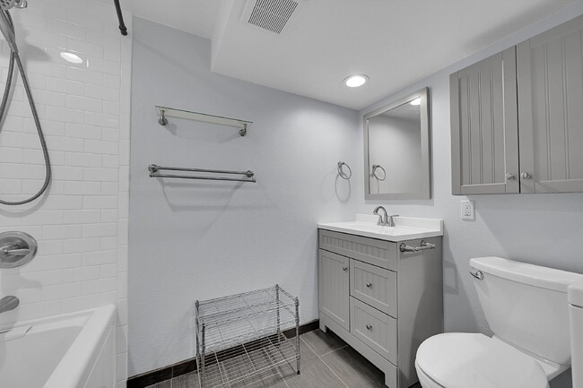Building Photo - $2,995.00, stunning 4-bedroom, 3.5-bathroo...