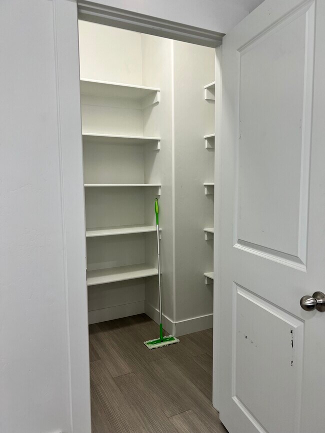 Building Photo - Bluffdale Townhouse