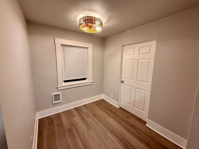 Building Photo - Prime Central Location – Walk to 6th Ave & Proctor Districts