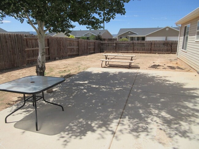Building Photo - 3 bedroom -2 Bathroom -Twinhome in Lamplight