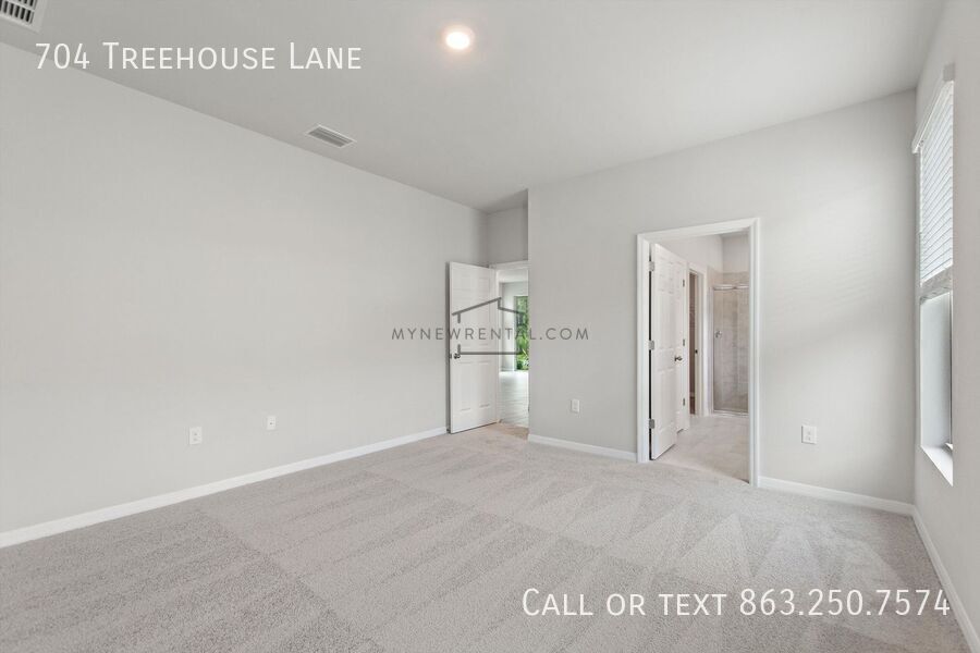 Building Photo - 704 Treehouse Ln