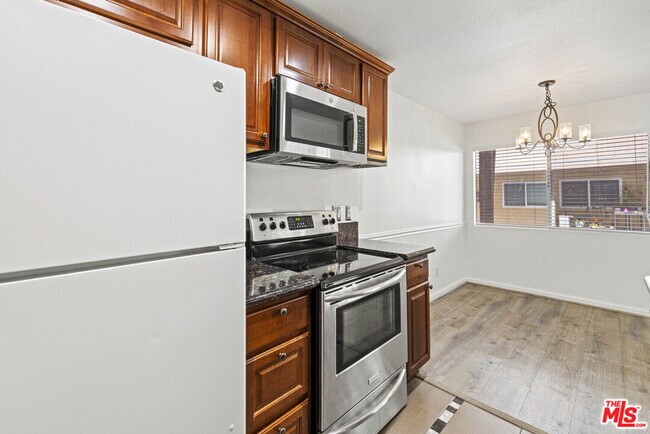 Building Photo - 10757 Hortense St