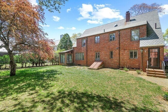 Building Photo - 59 Wedgemere Ave
