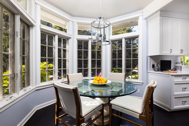 Building Photo - 743 Woodland Dr