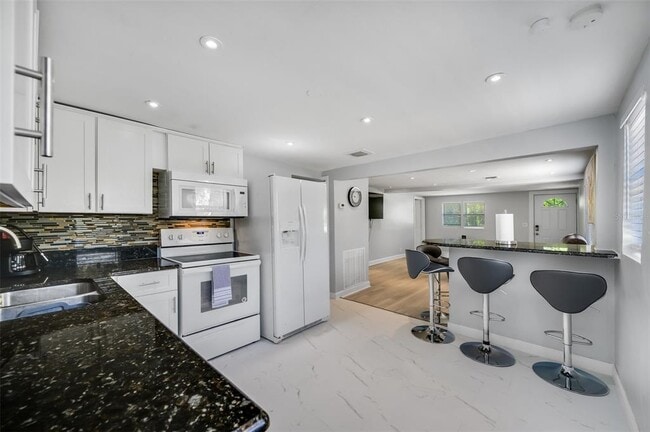 Building Photo - 1601 Palm Way