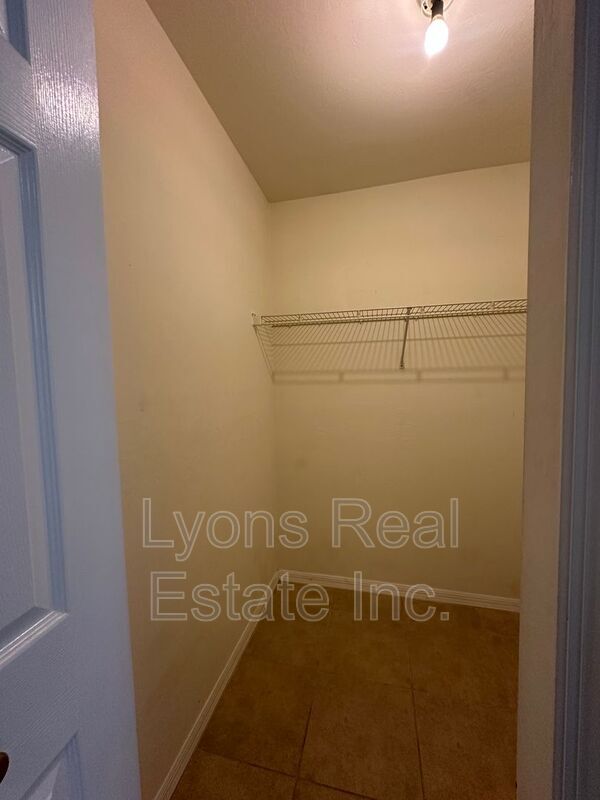 Building Photo - 8397 Bahamas Rd