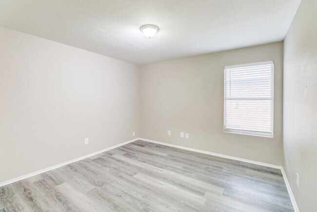 Building Photo - 1477 Hickory Creek Ln