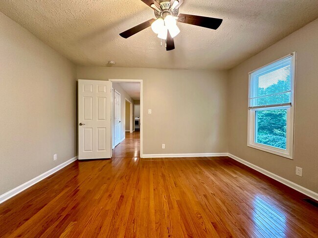 Building Photo - Stunning Single-Family Home with Plenty of...