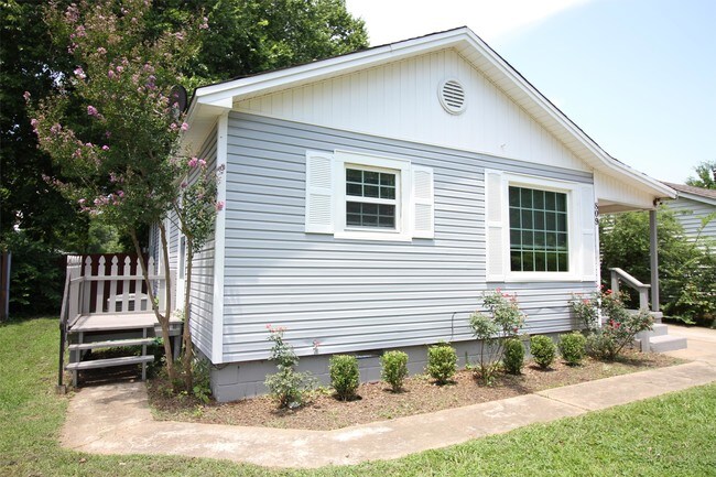 Building Photo - 809 N 45th St