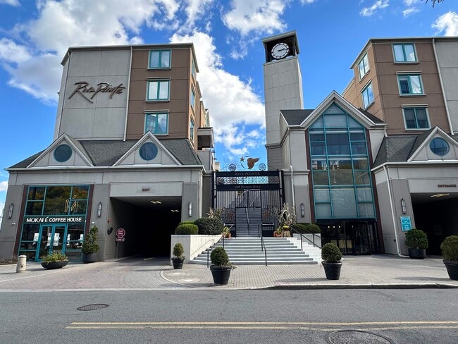 Building Photo - 600 Harbor Blvd