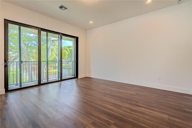 Building Photo - 1427 SW 23rd St