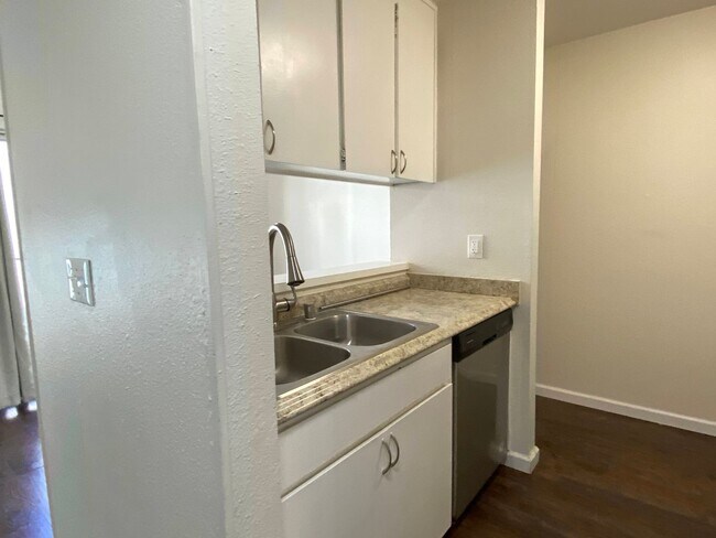 Building Photo - MJRA5516-20