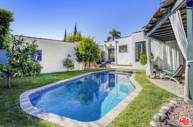 Building Photo - 3472 Rowena Ave