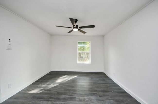 Building Photo - 7640 Broadview Dr