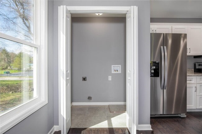 Building Photo - Modern Home in Shiloh!