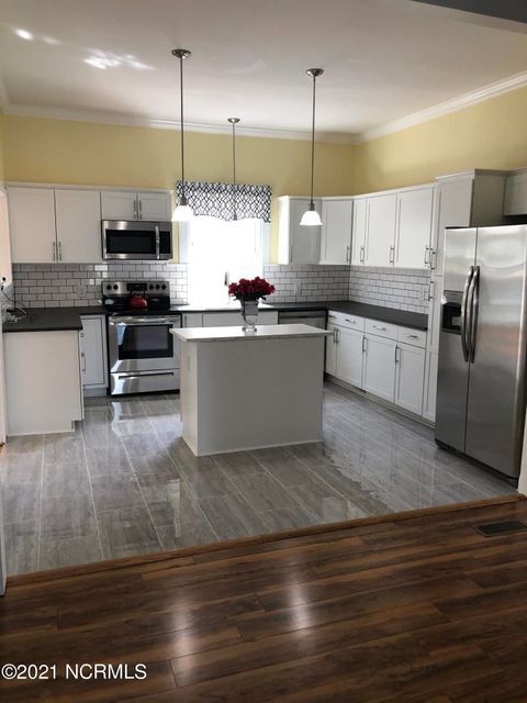 Building Photo - 605 SE 3rd St