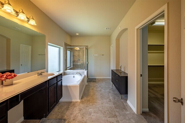 Building Photo - 4423 Hidden Oaks Wy