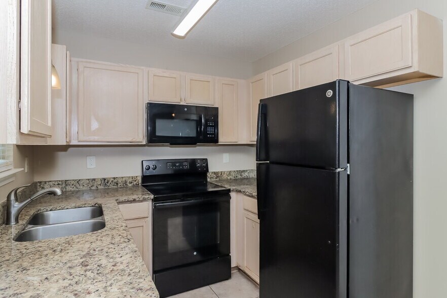 Building Photo - 6705 Rain Creek Way