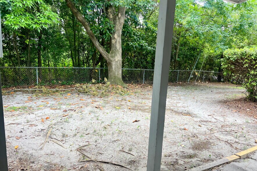 Building Photo - 4602 Norwich Rd