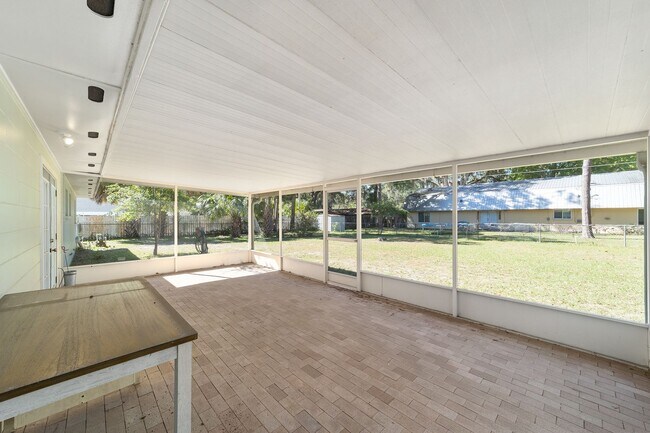 Building Photo - Beautiful 3/2 home in fantastic NW locatio...