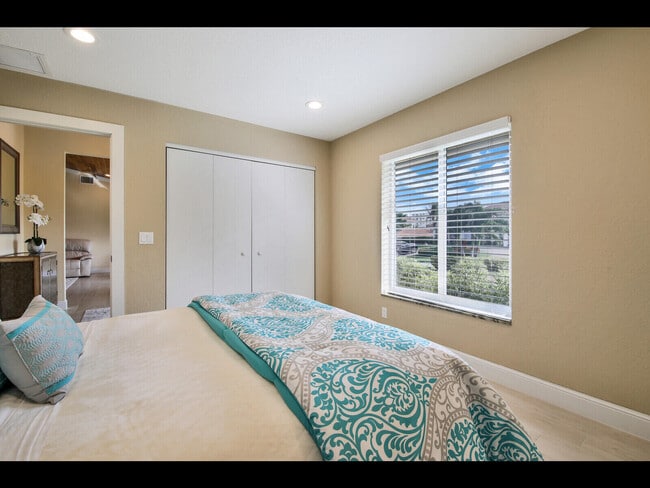 Building Photo - 451 N Lyra Cir