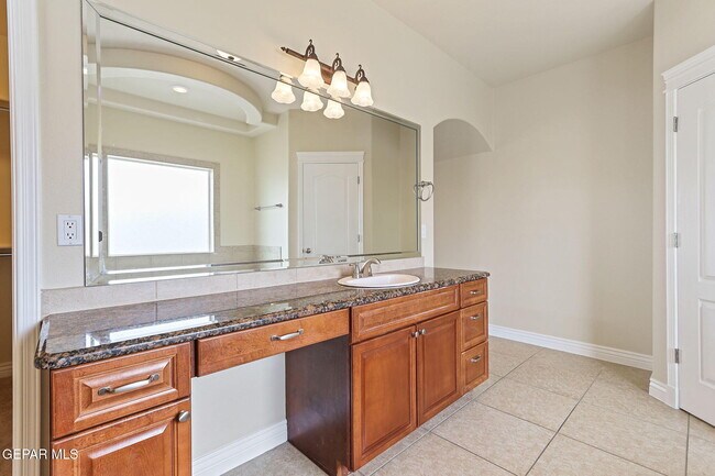 Building Photo - 6285 Wildwood Ct