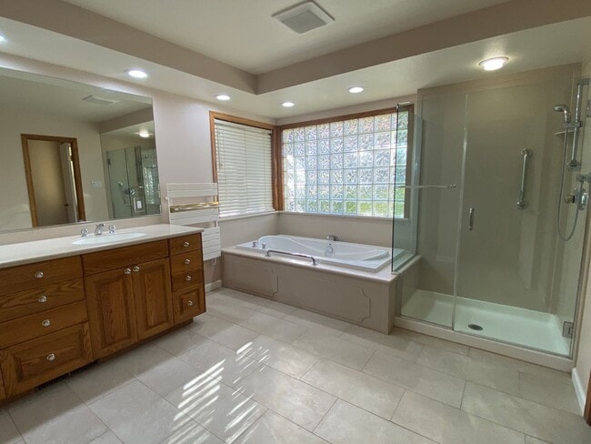 Building Photo - Pleasanton Heights 3BD, 2BA, Single Story, Great Location near downtown, Top Schools