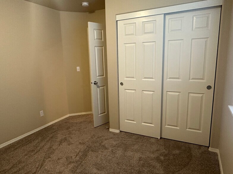 Middle Bedroom - 20878 Nova Loop