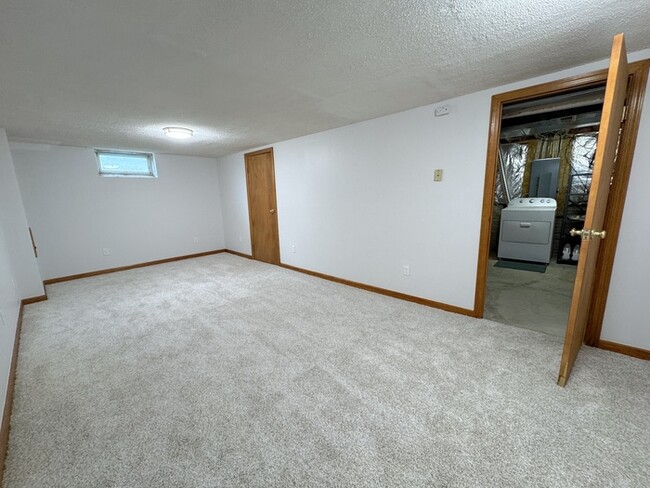 Building Photo - 564 Glenside Ln