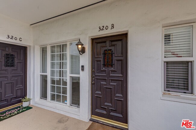Building Photo - 320 S Reeves Dr