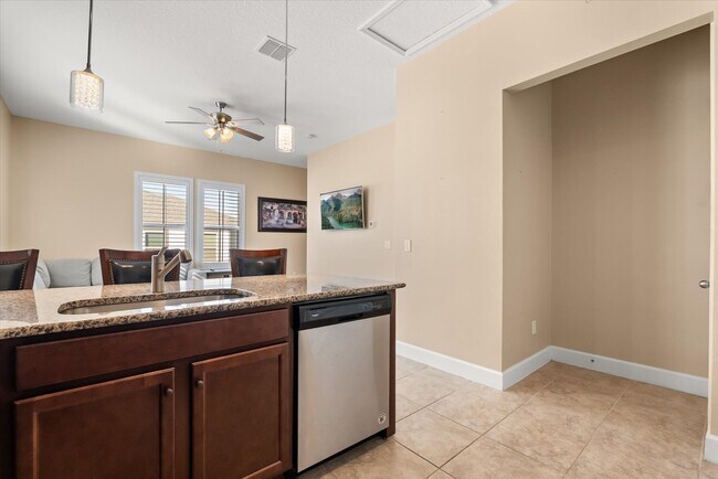 Building Photo - 6879 Arnoldson St