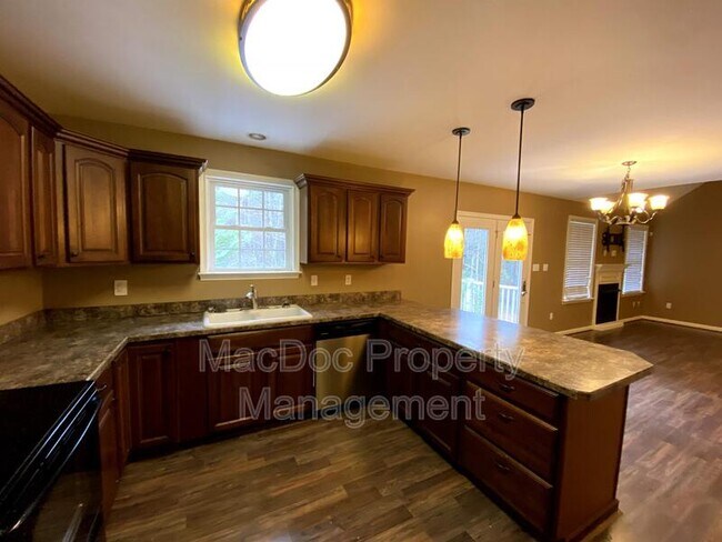 Building Photo - 1265 Ullainee Rd