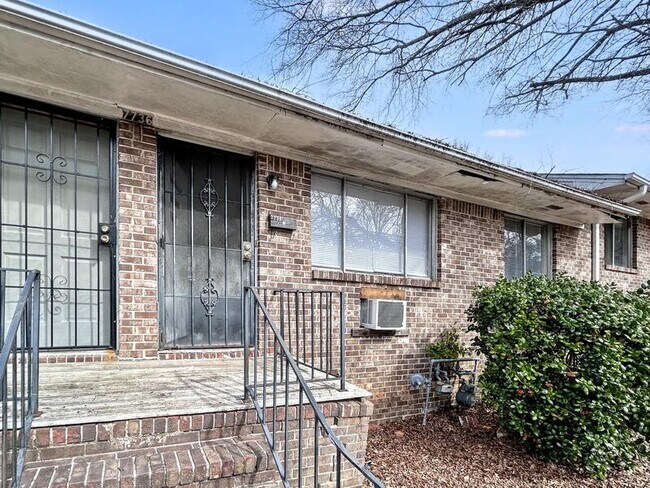 Building Photo - 7736 Rugby Ave