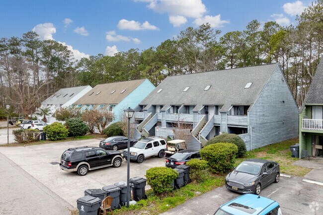 Wide buildingl view. - Cambridge Apartments