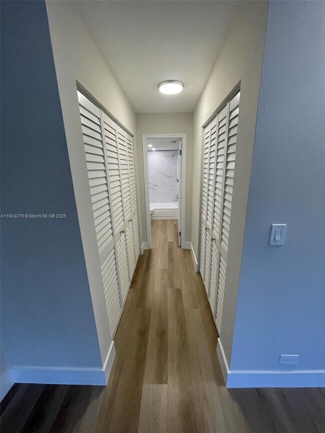 Building Photo - 8107 SW 72nd Ave