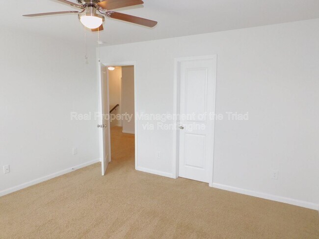 Building Photo - 390 Spaulding St