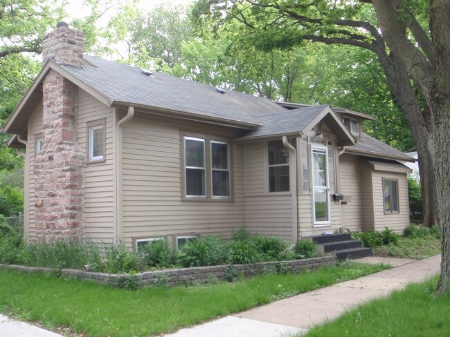 Building Photo - Updated Unique Charming Home! Next to Augu...