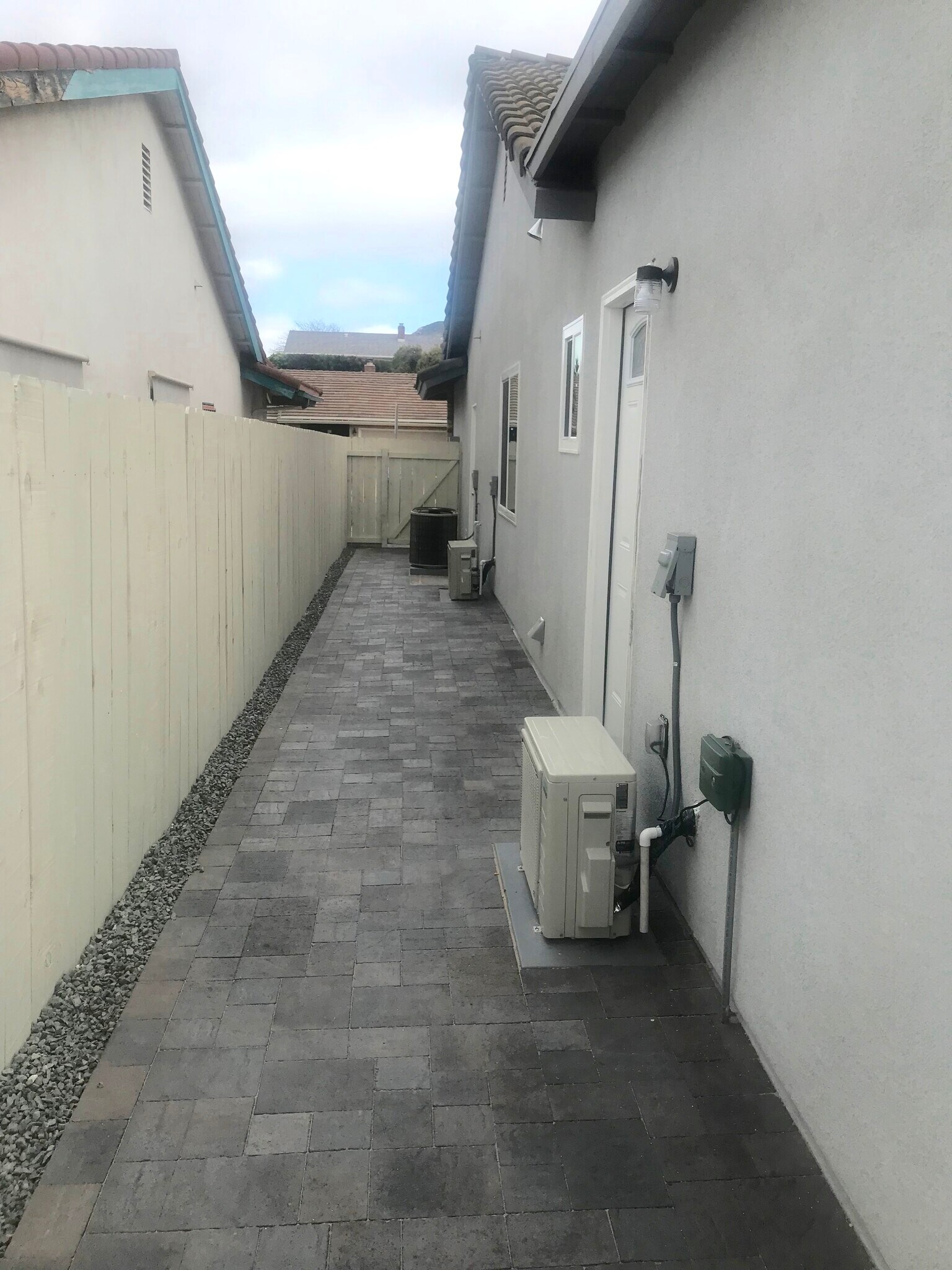 Building Photo - 7880 Laurelridge Rd