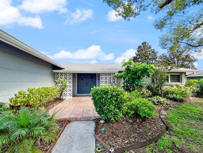 Building Photo - Unfurnished Harbor Hills Home with Creek Views – 3 Bed | 2 Bath