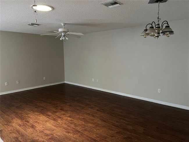 Building Photo - 1033 Willow Dr