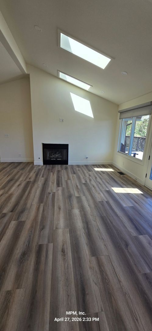 Building Photo - large custom home with peek a boo ocean views