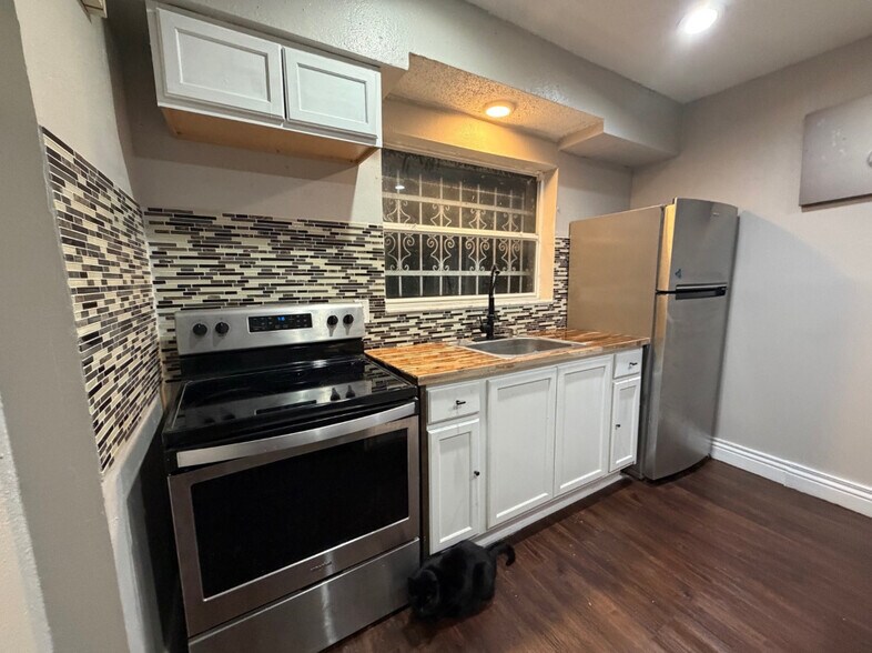 Building Photo - 505 E Columbus Dr